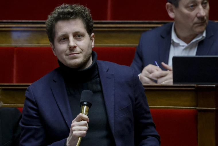 Julien Bayou le 13 mars à Paris. ( AFP / LUDOVIC MARIN )