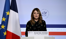 La porte-parole du gouvernement, Maud Bregeon, lors du compte-rendu du Conseil des ministres, Paris, le 2 décembre 2025 ( AFP / JULIEN DE ROSA )