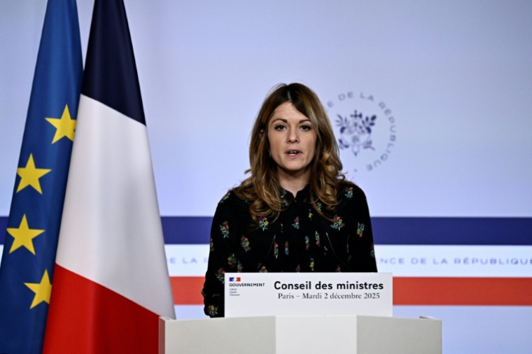 La porte-parole du gouvernement, Maud Bregeon, lors du compte-rendu du Conseil des ministres, Paris, le 2 décembre 2025 ( AFP / JULIEN DE ROSA )