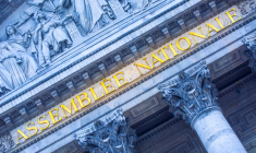 La réforme des retraites met la sphère politique à rude épreuve, mais une instabilité majeure est peu probable