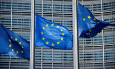 Drapeaux de l'Union européenne devant le siège de la Commission européenne à Bruxelles