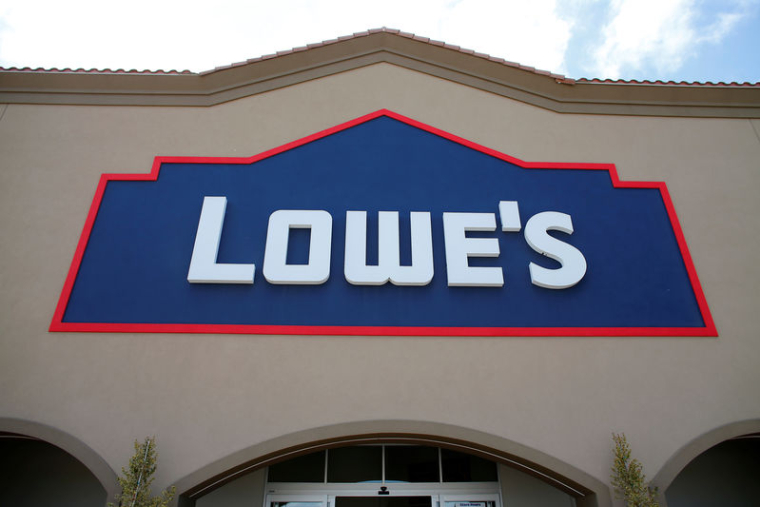 LOWE'S ABAISSE SA PRÉVISION DE BÉNÉFICE