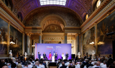 Le président français Emmanuel Macron lors d'une session de "Choose France" à Versailles, en France