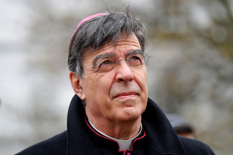 LE PAPE VOIT DANS LA DÉMISSION DE MGR AUPETIT UNE "INJUSTICE"