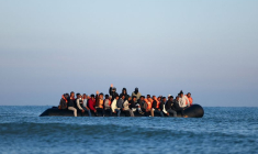 Des migrants tentent de traverser la Manche depuis le nord de la France