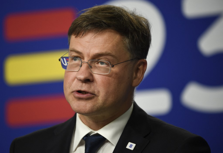 Valdis Dombrovskis à Saint-Jacques de Compostelle, en Espagne, le 25 septembre 2023. ( AFP / MIGUEL RIOPA )