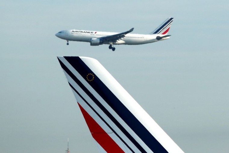 Un avion Airbus A330 d'Air France atterrit à l'aéroport Charles-de-Gaulle de Roissy