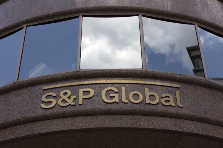 A l'instar de Fitch et Moody's, S&P Global utilise le système de notation par lettres, allant de AAA à D (illustration) ( AFP / ALASTAIR PIKE )