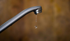 Environ 19 millions de Français ont consommé au moins une fois en 2024 une eau non conforme, selon des chiffres du ministère de la Santé ( AFP / LOIC VENANCE )
