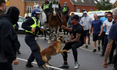 Des manifestations anti-immigration continuent partout au Royaume-Uni