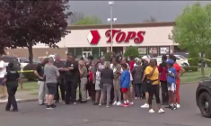 États-Unis : deuil et colère à Buffalo après la tuerie raciste de dix personnes par un suprémaciste blanc