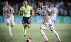 La très belle inspiration de Neymar, buteur sur un corner direct