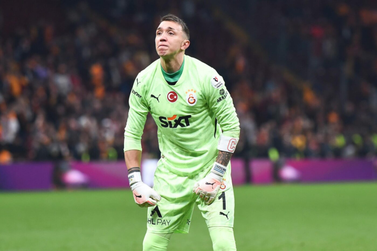 Fernando Muslera file en Amérique du Sud