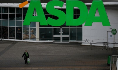ASDA ENVISAGERAIT DE RACHETER B&M POUR 4,4 MILLIARDS DE LIVRES