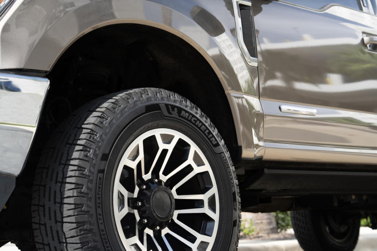 Des Michelin Defender LTX Platinum. (Crédits: Michelin)
