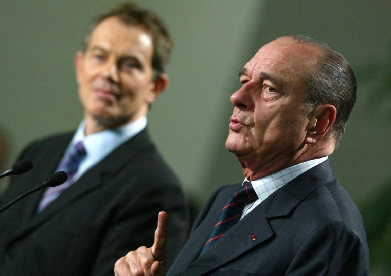 Tony Blair et Jacques Chirac, en 2003, au Touquet ( AFP / PATRICK KOVARIK )