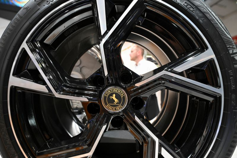 Logo de Continental sur une roue de voiture au salon de l'automobile de Munich 2023 IAA Mobility