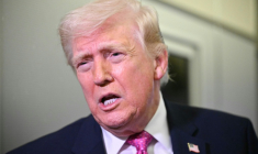 Donald Trump le 29 mars 2026, à bord d'Air Force One en route vers le Maryland, aux Etats-Unis ( AFP / Mandel NGAN )