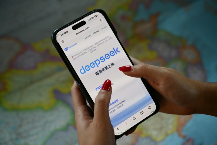 Le département de la Sécurité intérieure des États-Unis a ordonné lundi aux agences gouvernementales de cesser d’utiliser les outils d’intelligence artificielle de DeepSeek ( AFP / GREG BAKER )