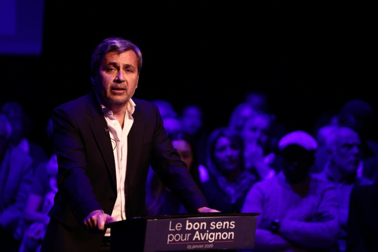 L'ancien journaliste Olivier Galzi, candidat sans étiquette aux élections municipales, le 29 janvier 2026 à Avignon ( AFP / Thibaud MORITZ )