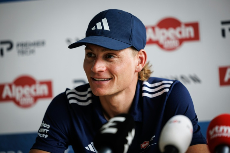 Le Néerlandais Mathieu van der Poel, de l'équipe cycliste Alpecin-Premier Tech, lors d'une conférence de presse organisée en amont de l'édition 2026 de Paris-Roubaix, à Gullegem, le 9 avril 2026 ( BELGA / KURT DESPLENTER )