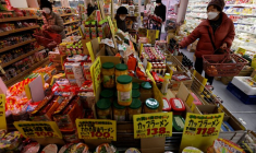 Les acheteurs à Tokyo, au Japon