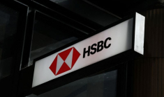 Un logo HSBC devant une agence bancaire à Sydney