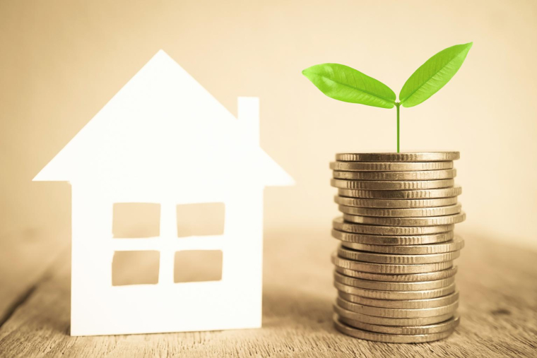 Le Plan d’Épargne Logement (PEL) est une solution d’épargne réglementée offrant un rendement annuel fixe connu dès la souscription. En ouvrant un PEL, vous vous engagez à y verser une somme minimum tous les ans. ( crédit photo : Number1411/Shutterstock / Number1411 )