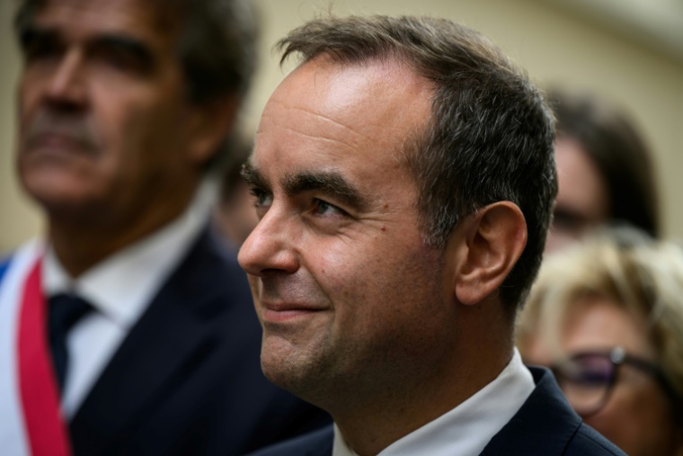 Le Premier ministre Sébastien Lecornu effectue son premier déplacement, dans un centre de santé départemental à Mâcon (Saône-et-Loire), le 13 septembre 2025 ( AFP / JEFF PACHOUD )
