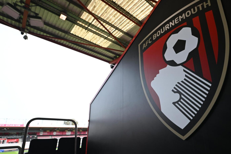 Face à l’AC Milan, le maire de Bournemouth a le cul entre deux chaises