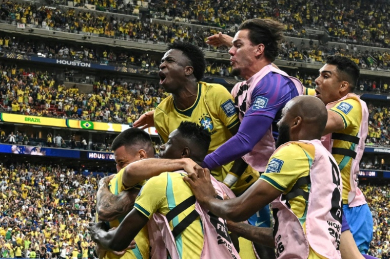 La joie des Brésiliens après le but de Gabriel Martinelli face au Japon (2-1) le 29 juin 2026 à Houston qui les envoie en huitième de finale du Mondial-2026    ( AFP / Paul ELLIS )