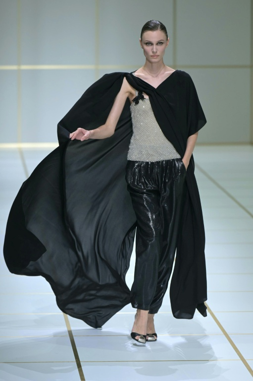 Défilé de la collection printemps-été Giorgio Armani lors de la semaine de la mode, le 27 septembre 2026 à Milan ( AFP / Stefano Rellandini )