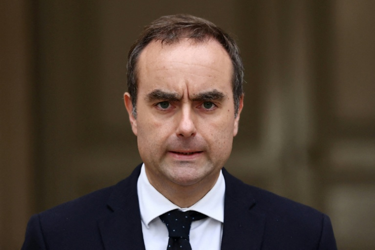 Sébastien Lecornu s'exprime le 6 octobre 2025 à l'Hôtel Matignon, à Paris,  après sa démission ( POOL / Stephane Mahe )