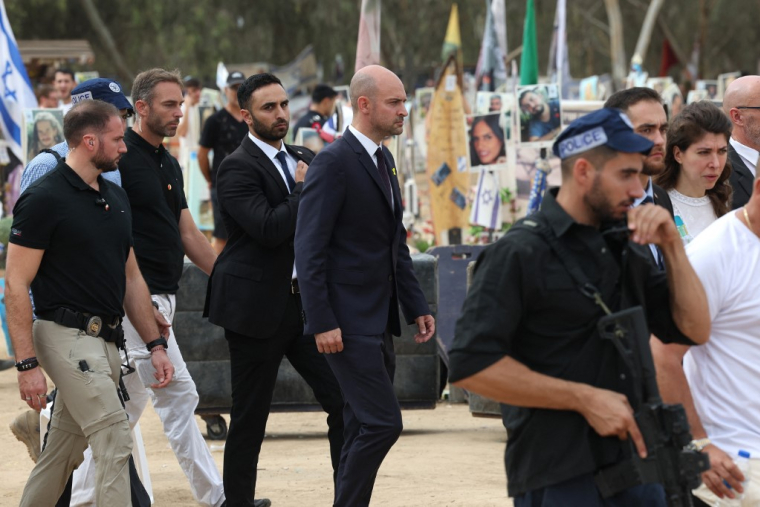 Jean-Noël Barrot à Re'im, en Israël, le 7 octobre 2024. ( AFP / AHMAD GHARABLI )
