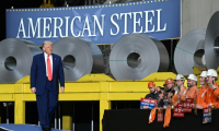 Le président américain Donald Trump lors d'une visite de l'acierie US Steel à West Mifflin, en Pennsylvanie, le 30 mai 2025 ( AFP / SAUL LOEB )