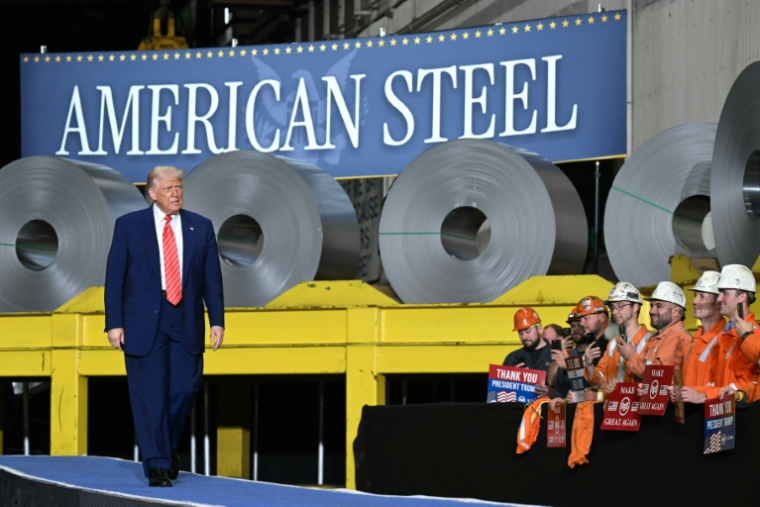Le président américain Donald Trump lors d'une visite de l'acierie US Steel à West Mifflin, en Pennsylvanie, le 30 mai 2025 ( AFP / SAUL LOEB )