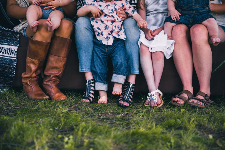 Il est désormais plus simple pour certaines familles nombreuses de faire la demande de la carte donnant accès à des avantages variés. (illustration) (StockSnap / Pixabay)