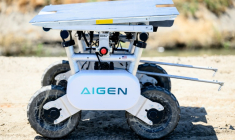 Le robot désherbant d'Aigen à Los Banos (Californie), le 26 juin 2025 ( AFP / Josh Edelson )