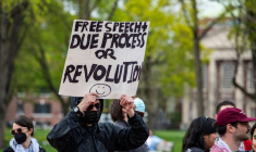 Des manifestants à Harvard, à Cambridge, dans le Massachusetts (nord-est), le 25 avril 2025 ( AFP / Joseph Prezioso )