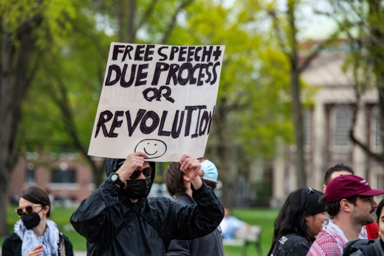 Des manifestants à Harvard, à Cambridge, dans le Massachusetts (nord-est), le 25 avril 2025 ( AFP / Joseph Prezioso )