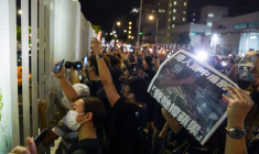 HONG KONG : ÉMOTION APRÈS LA PARUTION DE LA DERNIÈRE ÉDITION DE L'APPLE DAILY