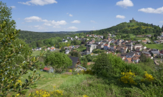 Dabo, le village où a été retrouvée la Chouette d'or, en Moselle, le 3 mai 2025 ( AFP / Jean-Christophe VERHAEGEN )