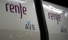 La compagnie ferroviaire espagnole Renfe a annoncé mercredi qu'elle suspendait son projet de liaison à grande vitesse entre l'Espagne et Paris, notamment en raison de problèmes d'homologation de ses trains ( AFP / Joël SAGET )