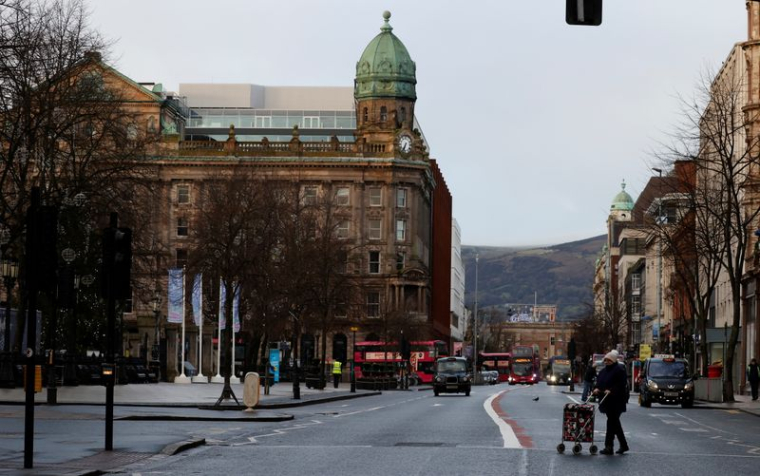 LONDRES ET L'UE DOIVENT TROUVER UNE SOLUTION AU PROTOCOLE NORD-IRLANDAIS, DIT JOHNSON À MACRON