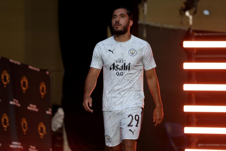 Rayan Cherki passe faire un petit coucou à l'OL