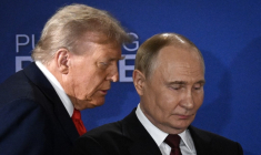 Donald Trump et Vladimir Poutine à Anchorage, aux États-Unis, le 15 août 2025. ( AFP / DREW ANGERER )