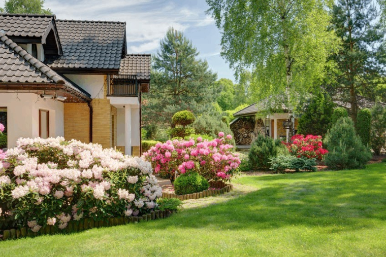 Deux mois de confinement en appartement semblent avoir donné aux Français des envies de grands espaces et plus particulièrement de maisons avec jardin (Crédit photo: 123RF)