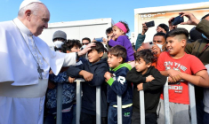 LE PAPE FRANÇOIS EN GRÈCE, OÙ IL A VISITÉ UN CAMP DE MIGRANTS À LESBOS