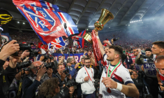 Un joueur de Bologne ne sait plus où stocker toutes ces mozzarellas envoyées par des fans du Napoli