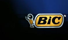 Le logo BIC au siège social de l'entreprise à Clichy près de Paris